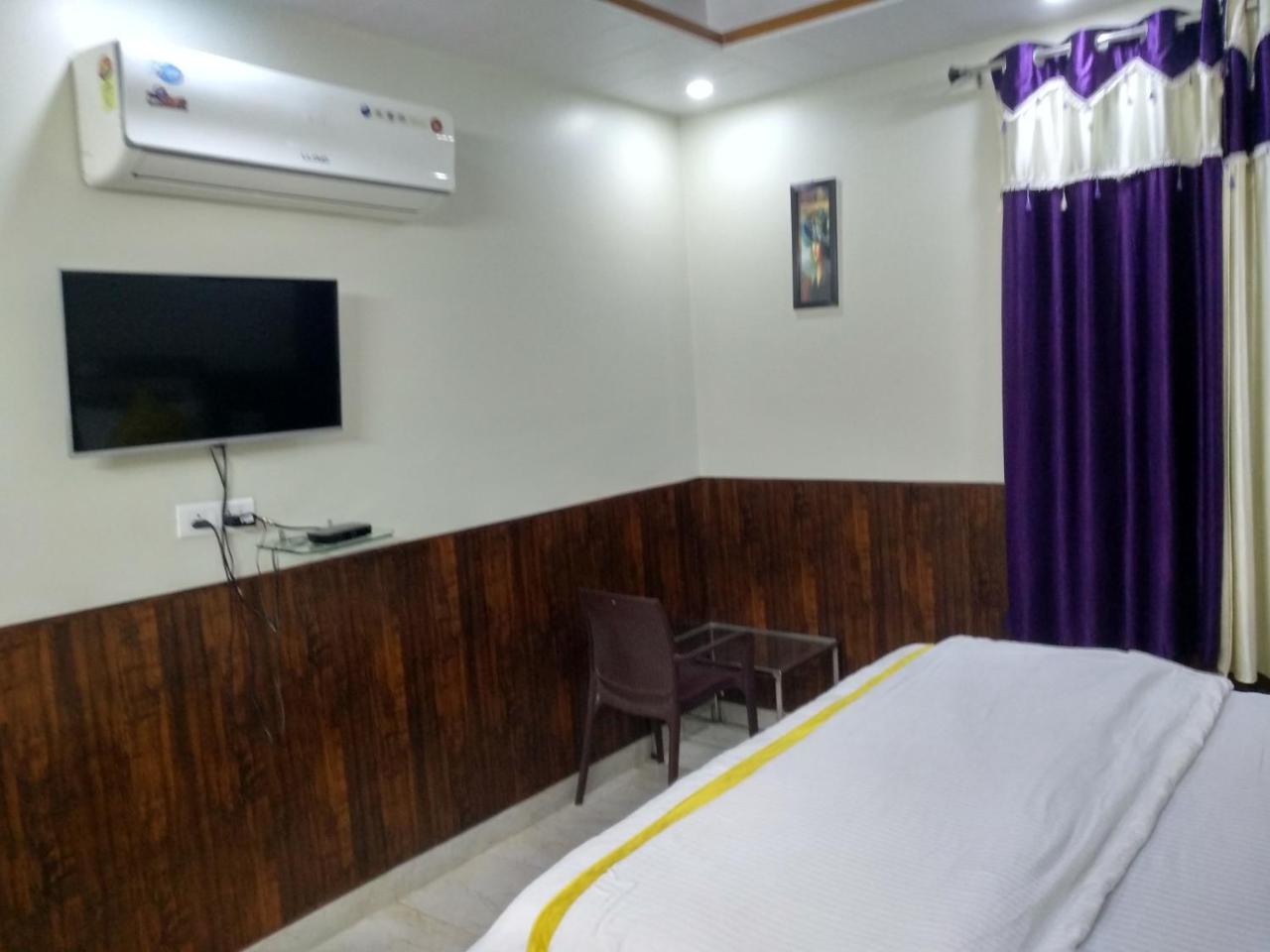 Hotel Rb Palace Dhaulpur Екстериор снимка