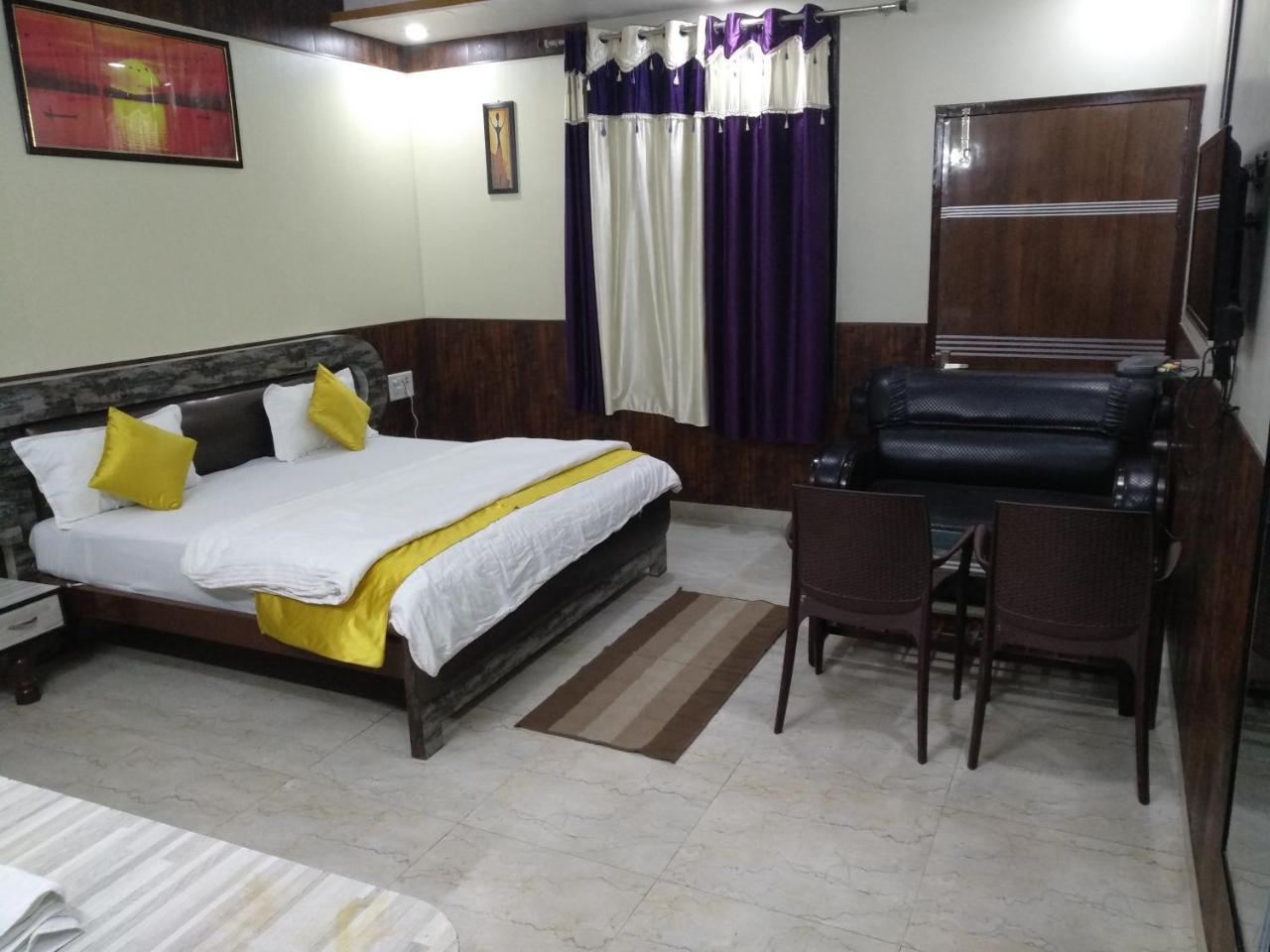 Hotel Rb Palace Dhaulpur Екстериор снимка